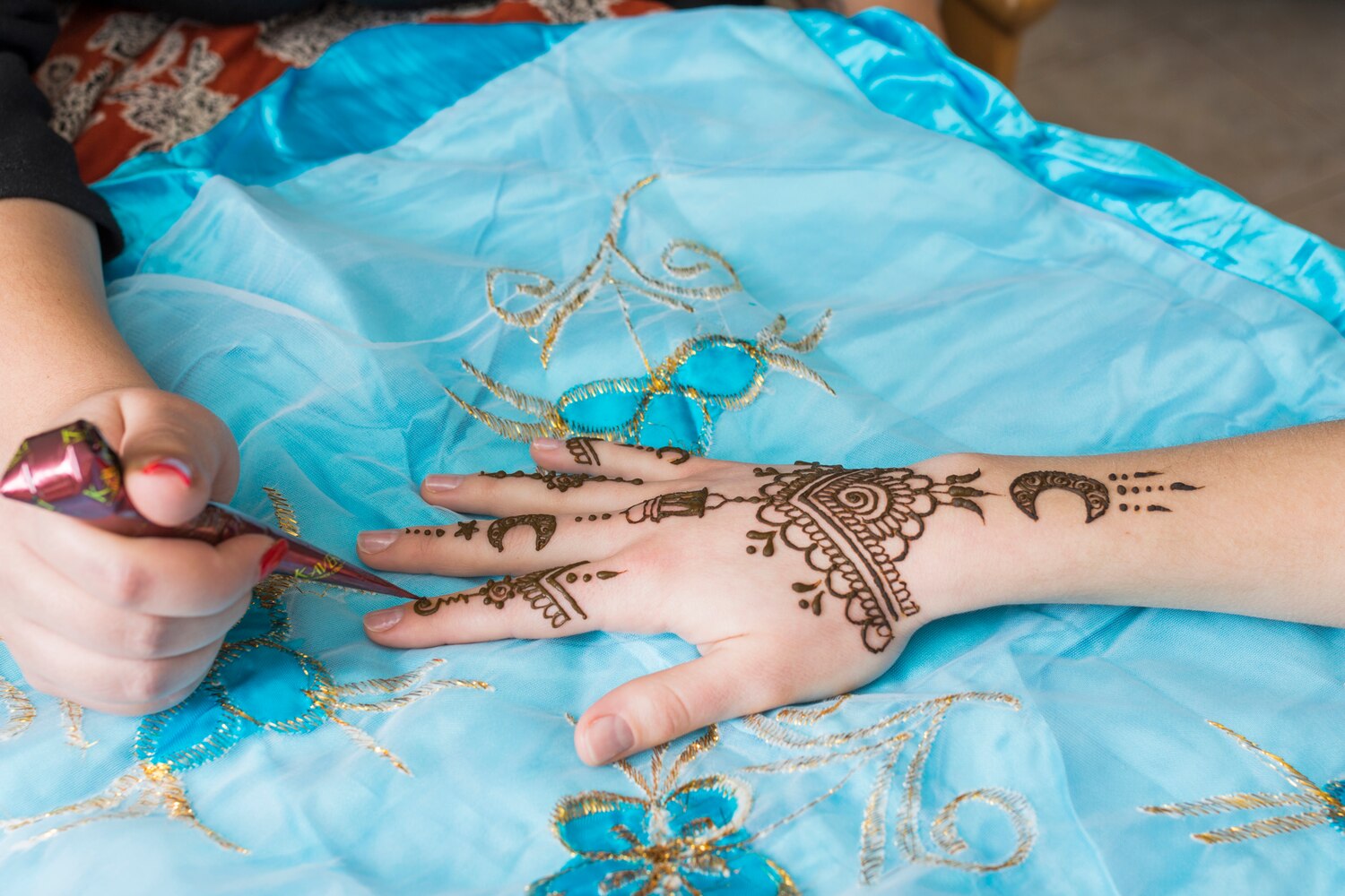 Tattoos, Face Painting, Nail Arts & Mehendi